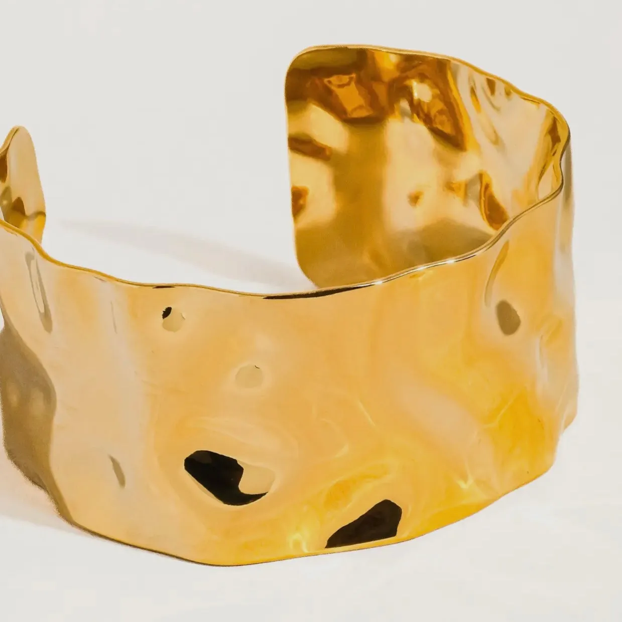 ‘Baiser’ Hammered Metal Bangle