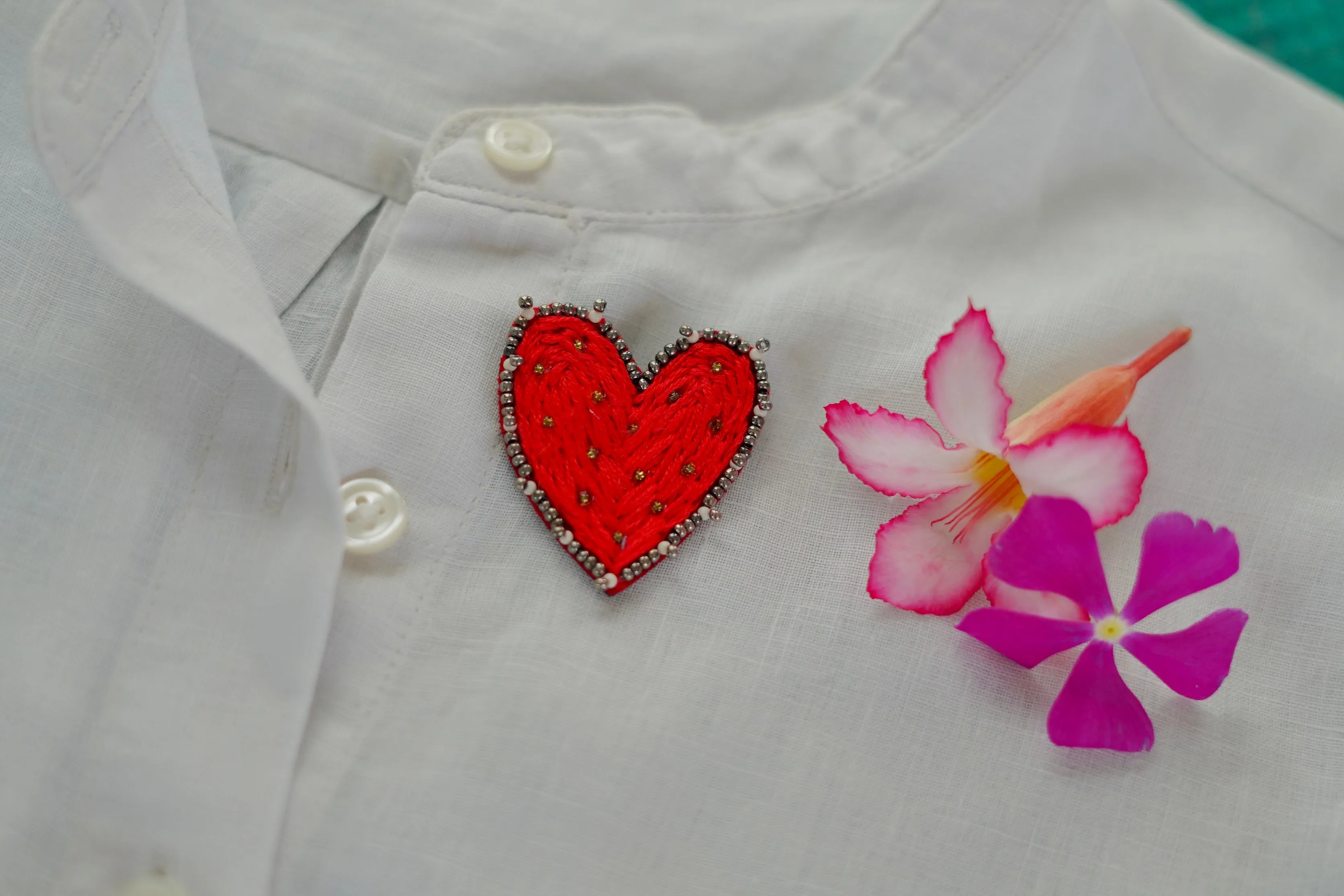 Corazon/Heart Hand Embroidered Brooch