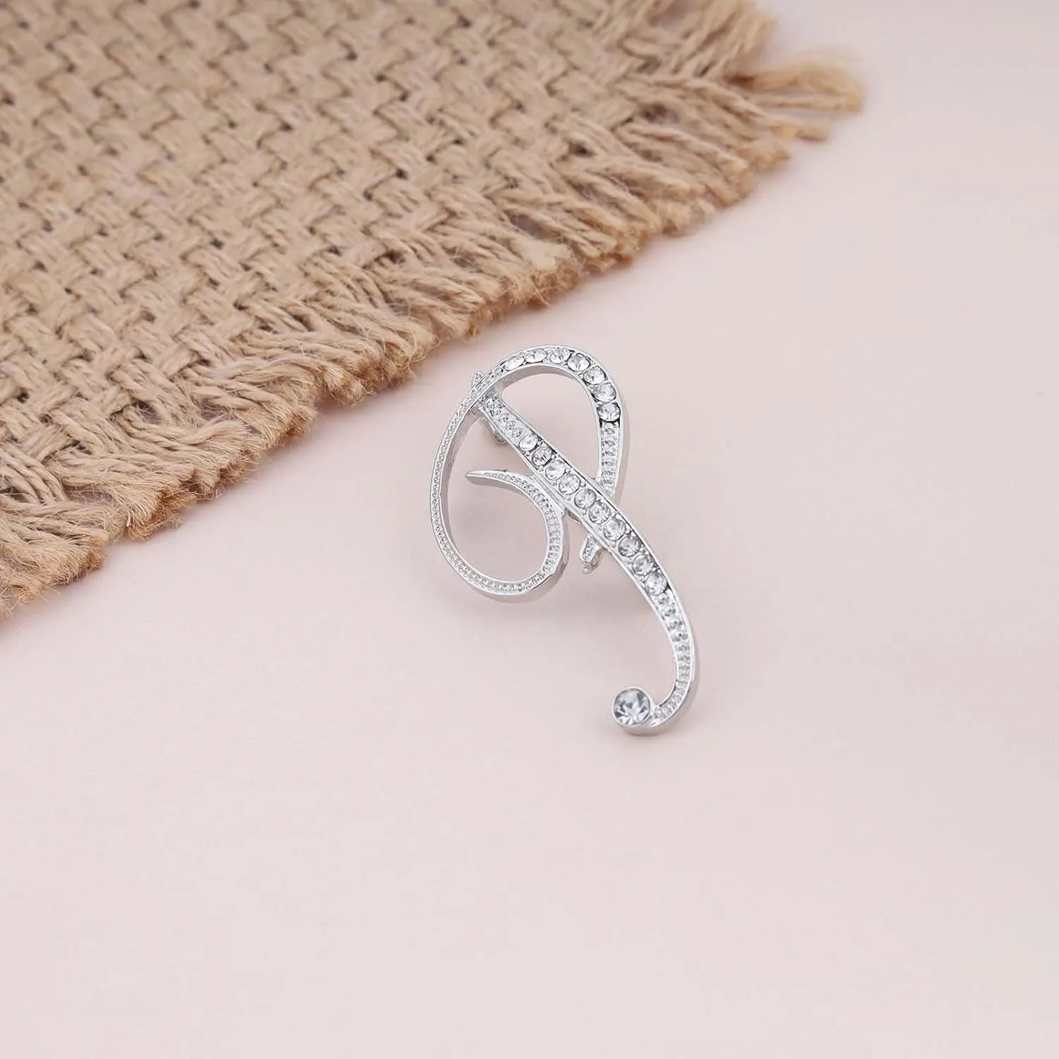 Crystal Letter Brooch Pin Silver Initial Brooches Pin Dainty Custom Initial Brooch Letter B Brooch Pin Lapel Pin Tie Decorative for Women Clothing Dress Suit(B)