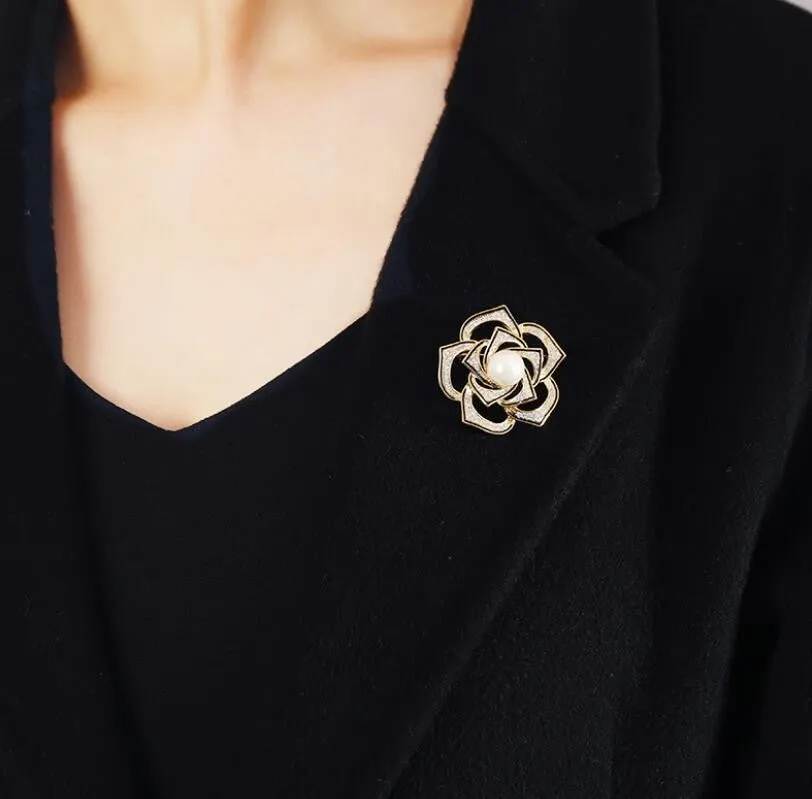 XSB044 - White Floral Brooch